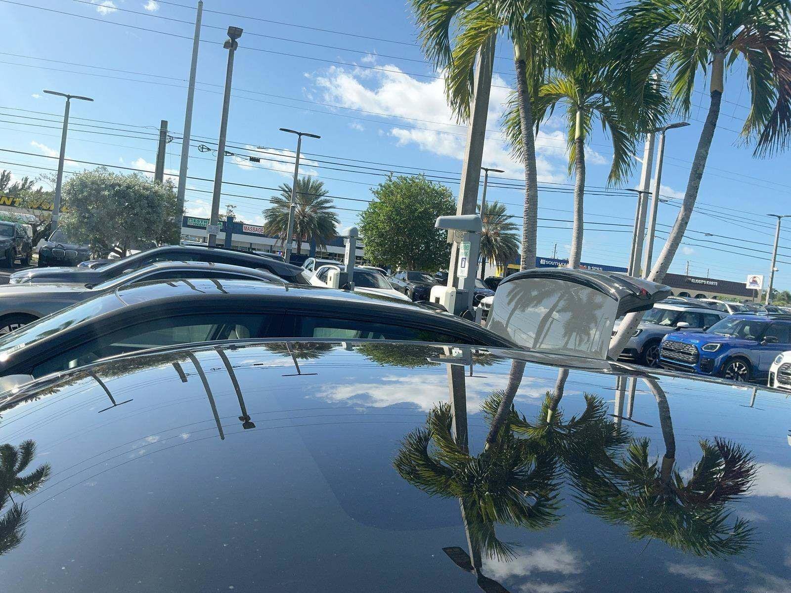 Used 2023 BMW i7 xDrive60 AWD/4WD image 2