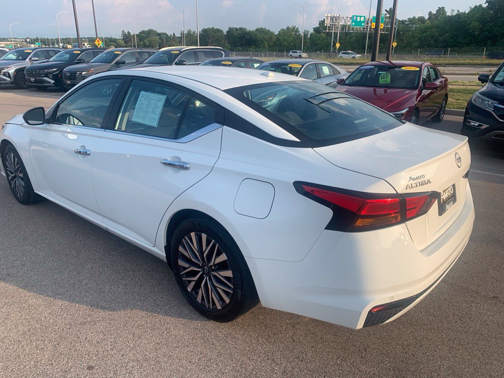Used 2025 Nissan Altima 2.5 SV FWD image 3