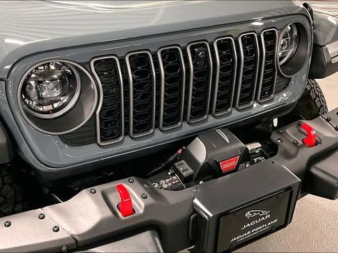 Used 2025 Jeep Wrangler Unlimited Rubicon AWD/4WD image 31