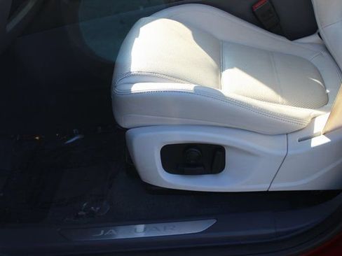 Used 2020 Jaguar E-PACE SE image 19