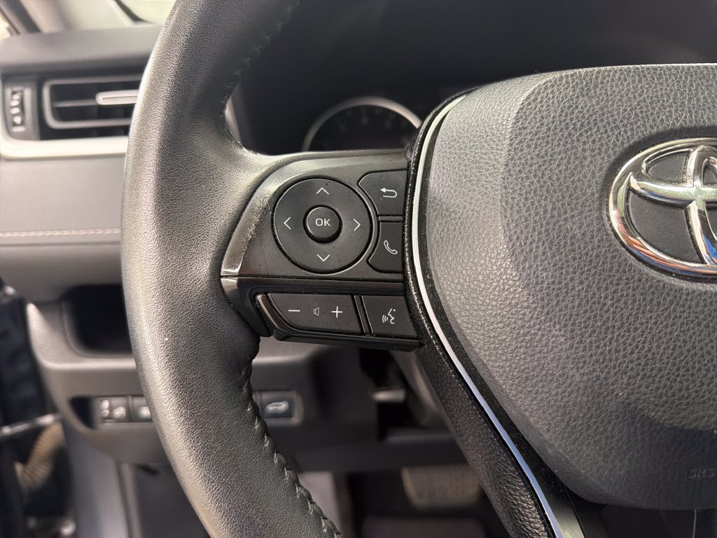 Used 2021 Toyota RAV4 XLE Premium FWD image 19