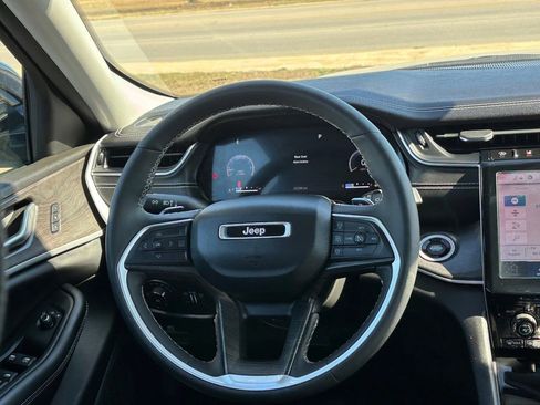 Used 2024 Jeep Grand Cherokee Limited AWD/4WD image 26