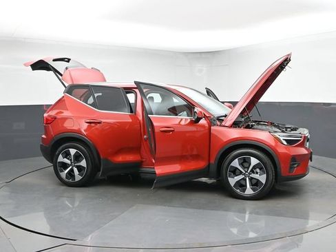 Used 2023 Volvo XC40 B4 Plus w/ Driver Assist Package FWD image 50