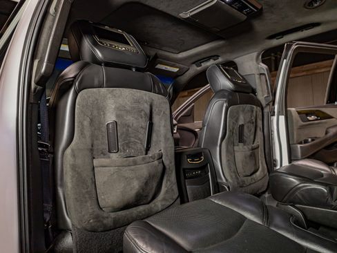 Used 2019 Cadillac Escalade Platinum image 17
