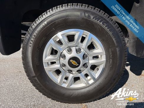 Used 2024 Chevrolet Silverado 2500 LT w/ Convenience Package image 14