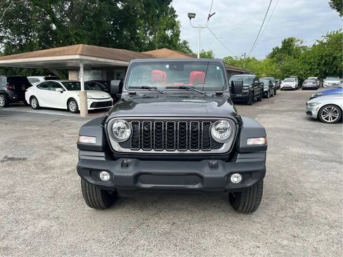 Used 2025 Jeep Wrangler Unlimited Sport AWD/4WD image 2