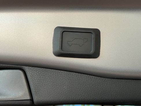 Certified 2025 Toyota RAV4 XLE w/ Convenience Package FWD image 38
