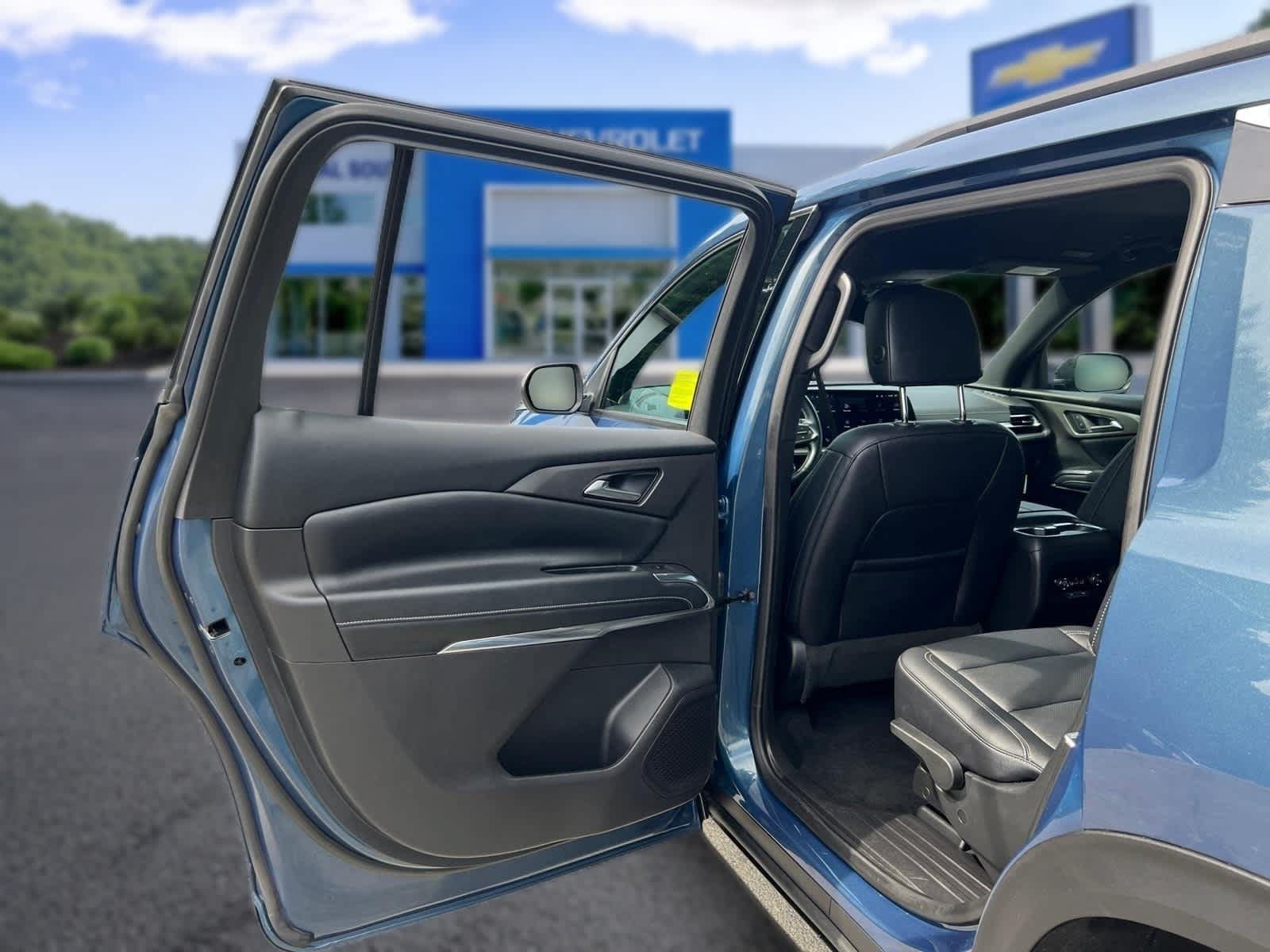 Certified 2026 Chevrolet Traverse LT AWD/4WD image 29