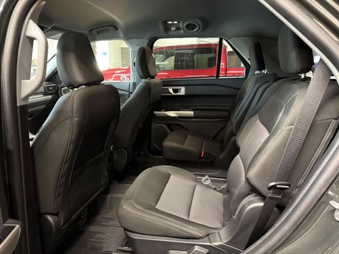 Used 2022 Ford Explorer XLT image 16