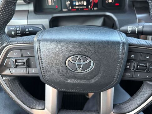 Used 2025 Toyota Tacoma SR5 AWD/4WD image 26