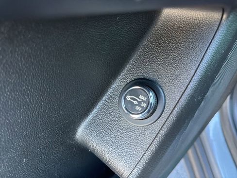 Used 2020 Chevrolet Traverse LT image 33