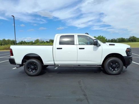 New 2026 RAM 3500 Tradesman AWD/4WD image 17