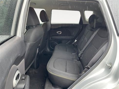 Used 2015 Kia Soul + image 13