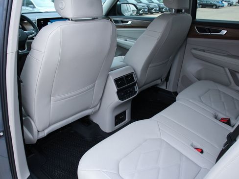 New 2026 Volkswagen Atlas SE FWD image 28
