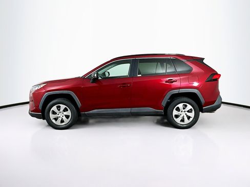 Used 2021 Toyota RAV4 LE image 4