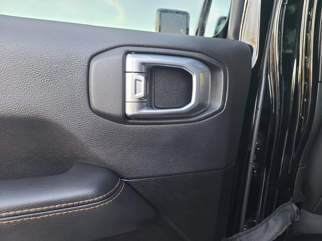 Used 2022 Jeep Gladiator Overland AWD/4WD image 17