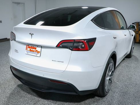 Used 2021 Tesla Model Y Long Range AWD/4WD image 7
