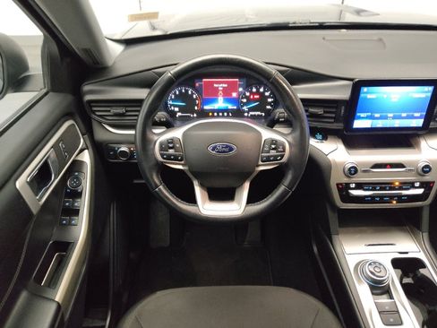 Used 2021 Ford Explorer XLT RWD image 22
