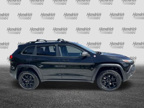 Used 2018 Jeep Cherokee Trailhawk AWD/4WD image 11