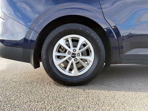 Used 2022 Kia Carnival LX FWD image 10