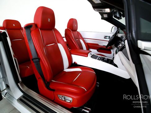 Used 2020 Rolls-Royce Dawn RWD image 23
