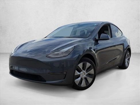 Used 2023 Tesla Model Y Long Range image 1