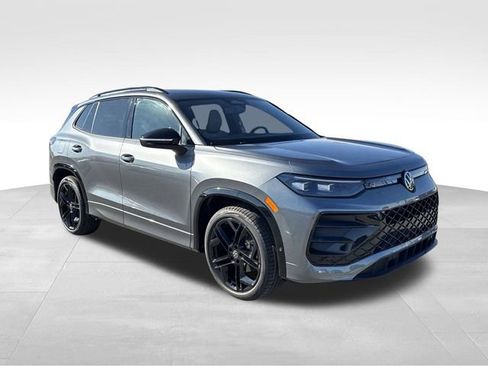 New 2026 Volkswagen Tiguan SE R-Line FWD image 7