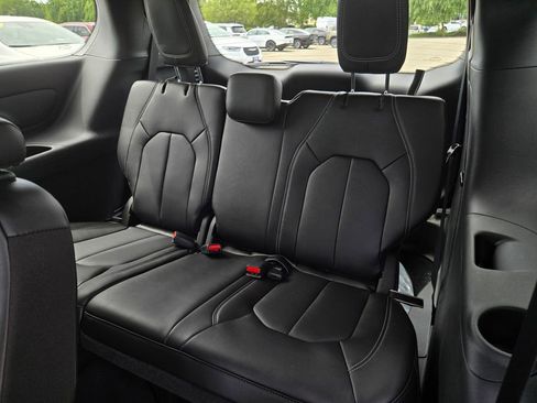 New 2026 Chrysler Pacifica Select image 5