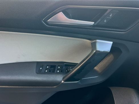 Used 2018 Volkswagen Tiguan S FWD image 13