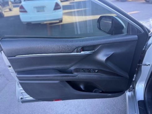 Used 2021 Toyota Camry SE image 10