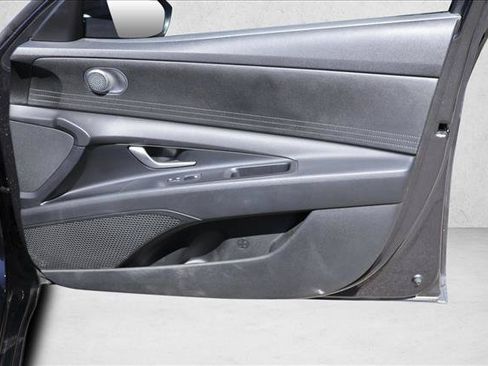 Certified 2021 Hyundai Elantra SEL FWD image 28