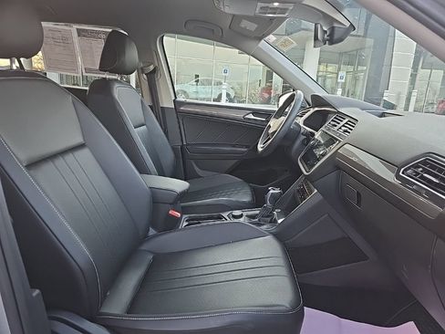 Used 2022 Volkswagen Tiguan SE AWD/4WD image 17