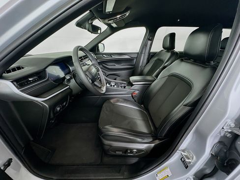 Used 2024 Jeep Grand Cherokee L Altitude image 13