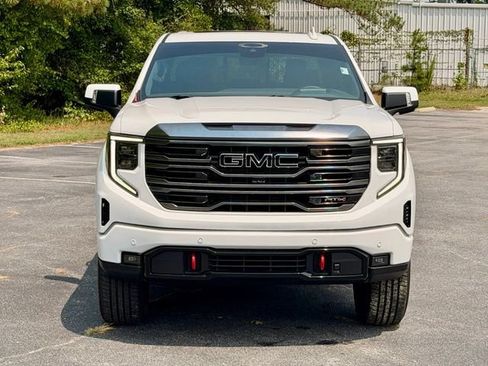 Used 2024 GMC Sierra 1500 AT4 w/ Technology Package AWD/4WD image 12