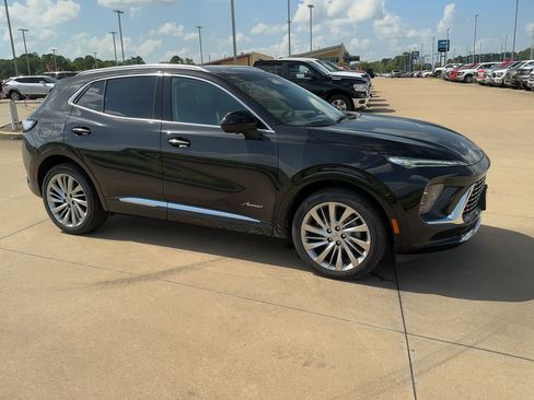 New 2025 Buick Envision Avenir image 2