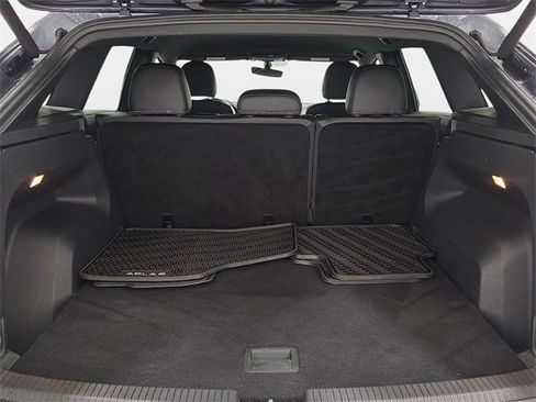 Used 2021 Volkswagen Atlas Cross Sport SE image 32