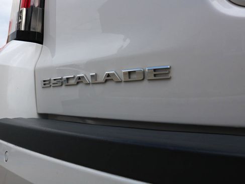 Used 2018 Cadillac Escalade ESV Luxury AWD/4WD image 14