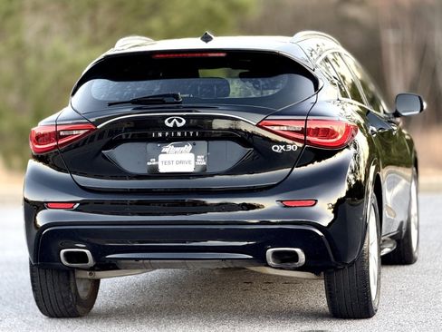 Used 2018 INFINITI QX30 Premium w/ Navigation Package image 6