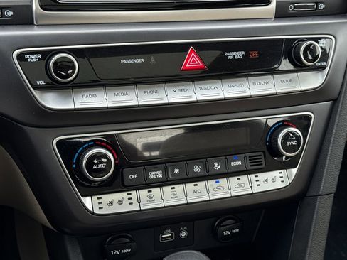 Used 2019 Hyundai Sonata Limited FWD image 18