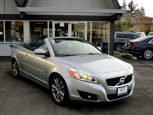 Used 2011 Volvo C70 T5 w/ Convenience Pkg image 5