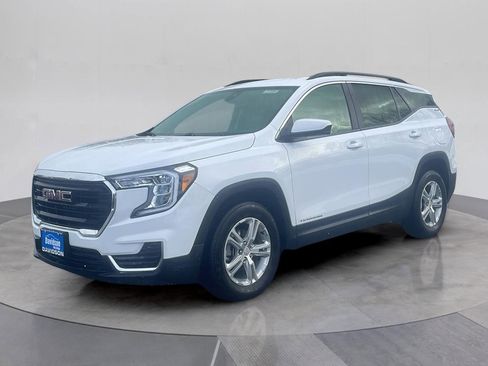 Used 2022 GMC Terrain SLE w/ Driver Convenience Package image 1
