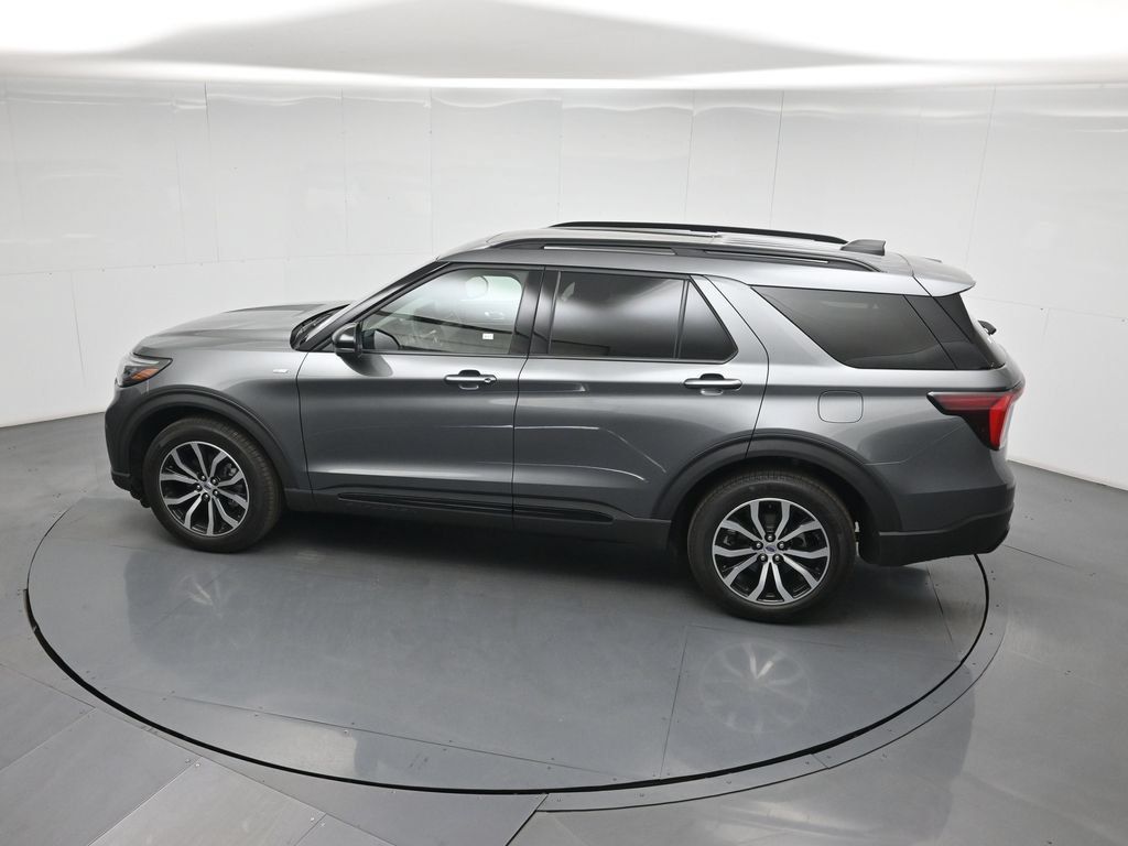 Certified 2026 Ford Explorer ST-Line AWD/4WD image 42
