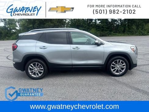 Used 2024 GMC Terrain SLT AWD/4WD image 4
