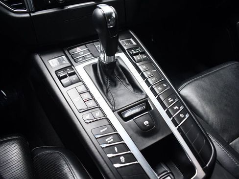 Used 2015 Porsche Macan Turbo image 21