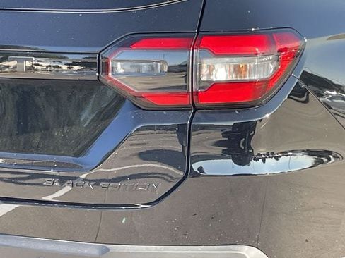 Used 2025 Honda Pilot Black Edition image 7