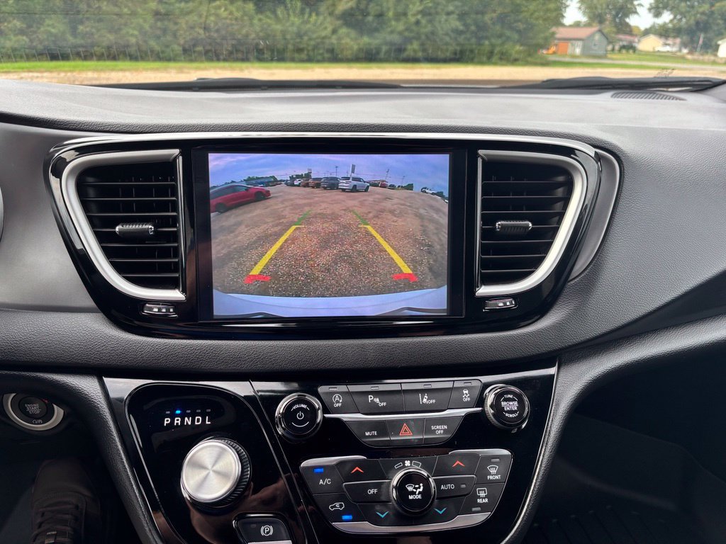 Used 2025 Chrysler Pacifica Select FWD image 49