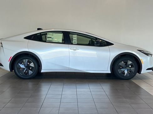 Certified 2026 Toyota Prius LE image 4