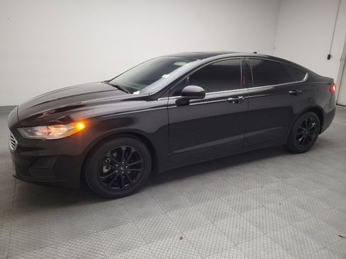 Used 2020 Ford Fusion SE image 2