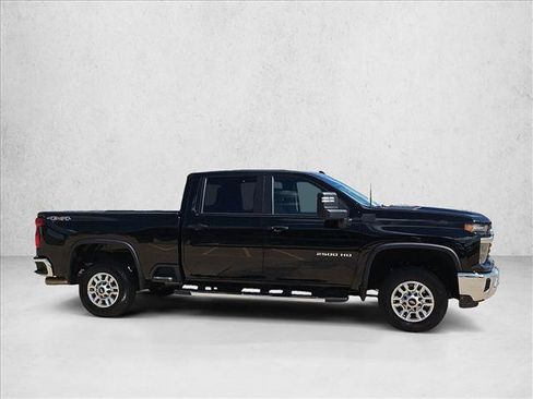 Used 2025 Chevrolet Silverado 2500 LT w/ Convenience Package AWD/4WD image 4