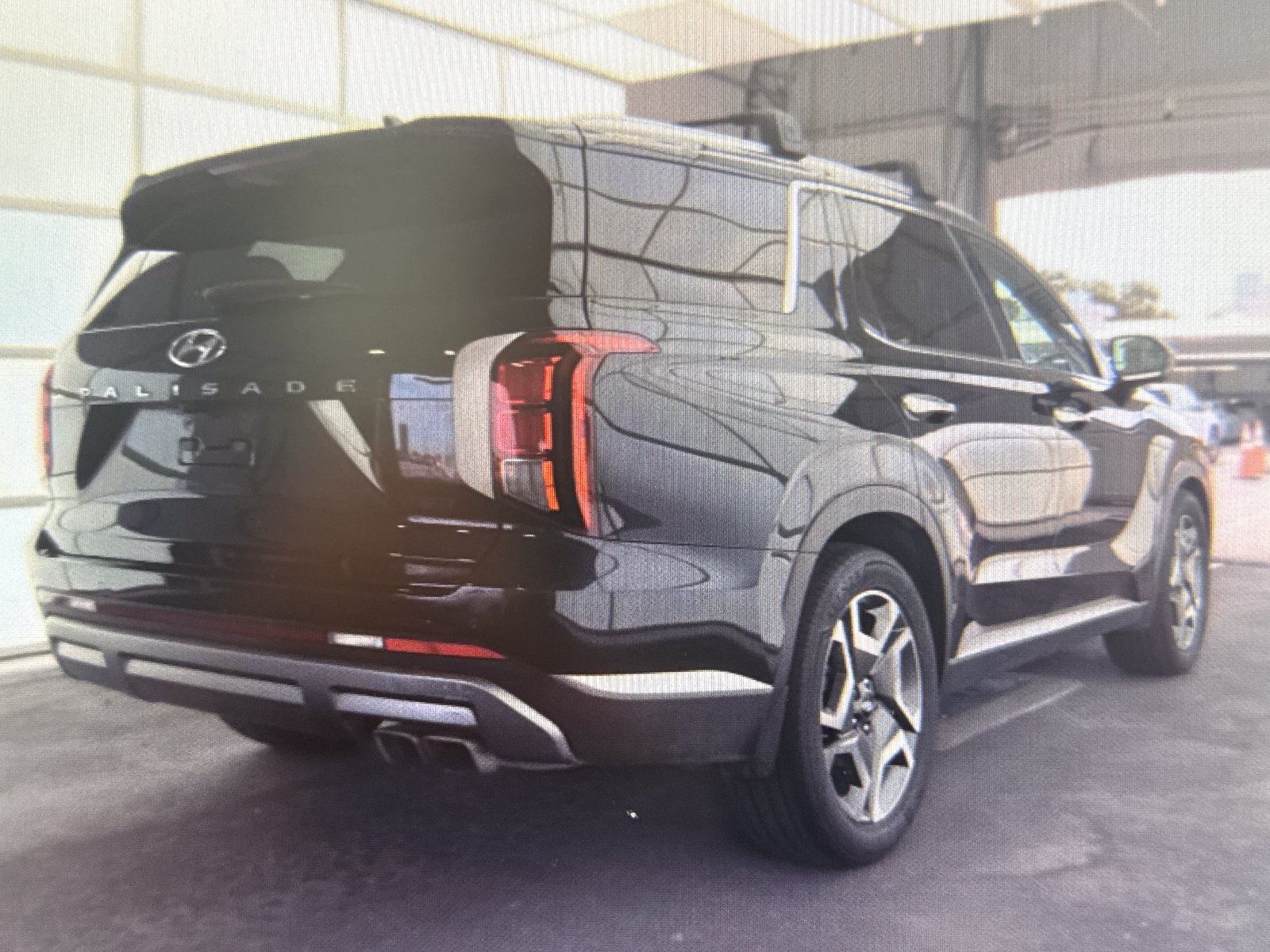 Used 2024 Hyundai Palisade SEL FWD image 2